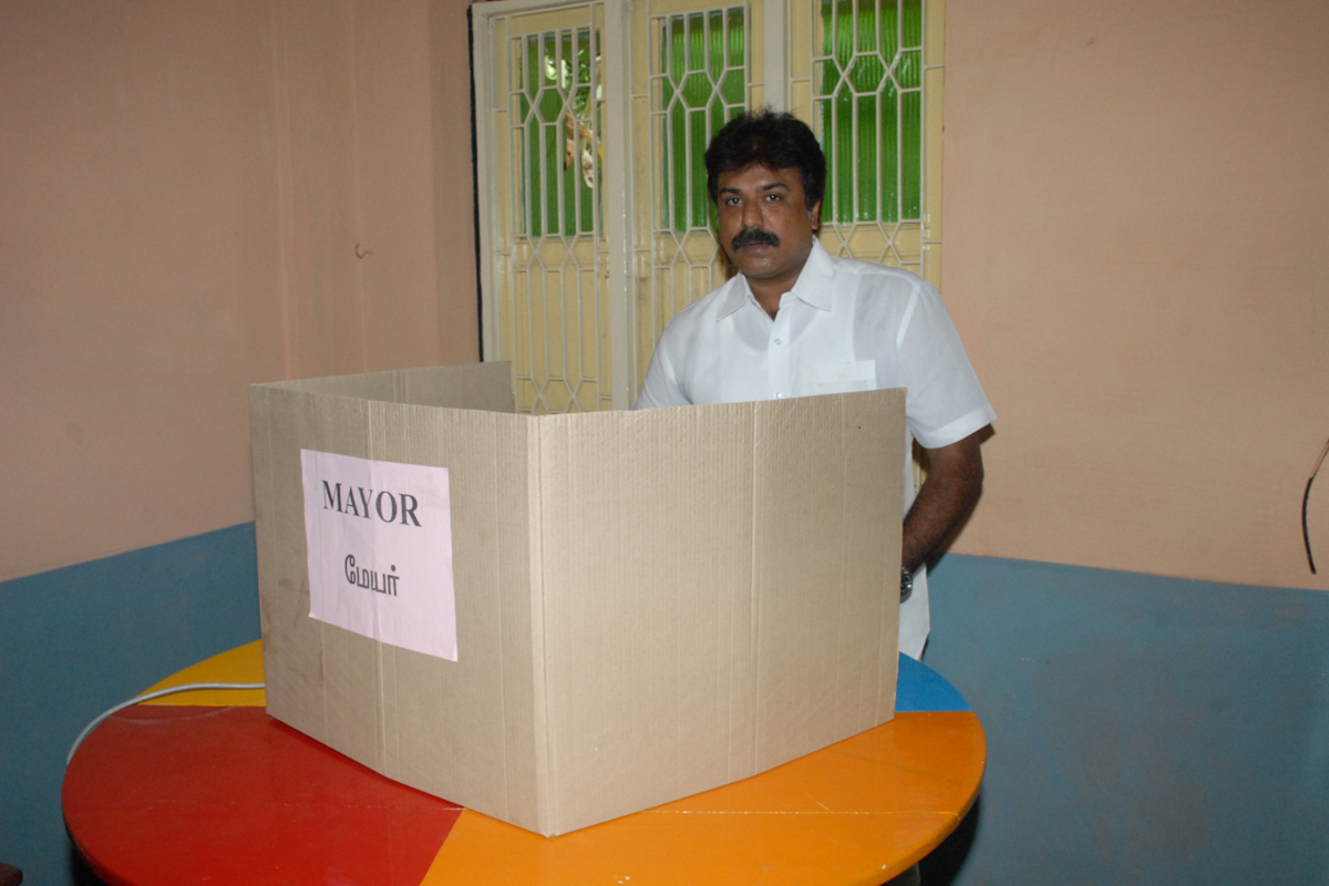 Vijayakanth and Premalatha casting votes - Stills | Picture 104465